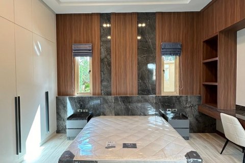 Casa de 4 dormitorios en Pattaya, Tailandia № 142782 - foto 12