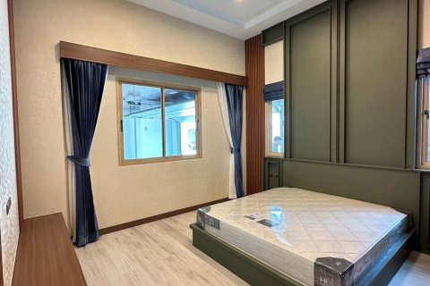 Casa de 4 dormitorios en Pattaya, Tailandia № 142782 - foto 14