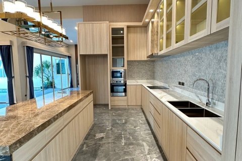 Casa de 4 dormitorios en Pattaya, Tailandia № 142782 - foto 5