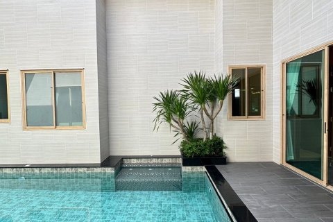Casa de 4 dormitorios en Pattaya, Tailandia № 142782 - foto 18