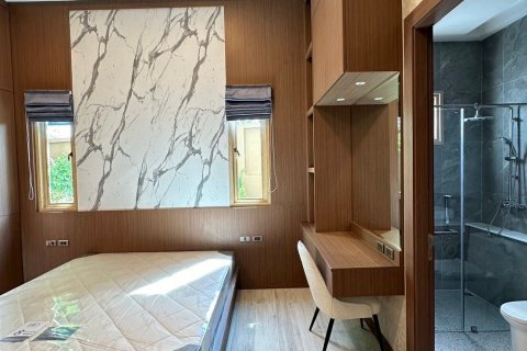Casa de 4 dormitorios en Pattaya, Tailandia № 142782 - foto 8