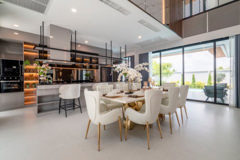 House in Pattaya, Thailand 5 bedrooms № 172393 - photo 10