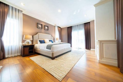 House in Pattaya, Thailand 4 bedrooms № 172394 - photo 13