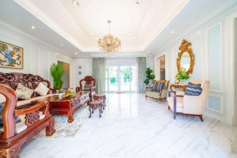 House in Pattaya, Thailand 4 bedrooms № 172394 - photo 8