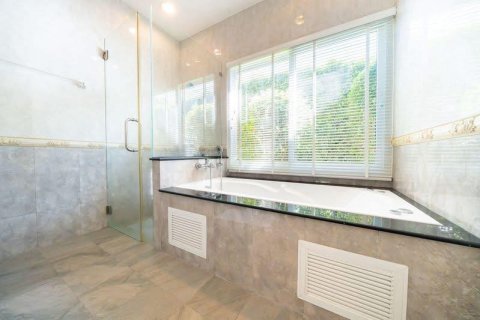 House in Pattaya, Thailand 4 bedrooms № 172394 - photo 16