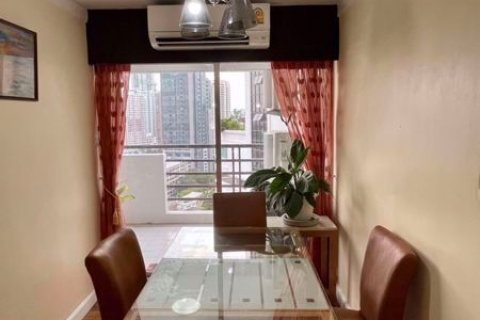 Condominio de 2 dormitorios en Khlong Toei, Bangkok, Tailandia № 47627 - foto 5