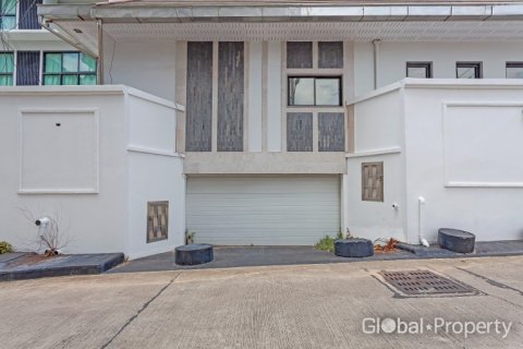 House in Pattaya, Thailand 4 bedrooms № 177810 - photo 6