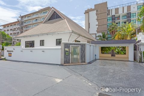 House in Pattaya, Thailand 4 bedrooms № 177810