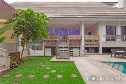 House in Pattaya, Thailand 4 bedrooms № 177810 - photo 17