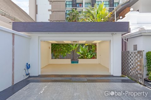 House in Pattaya, Thailand 4 bedrooms № 177810 - photo 8