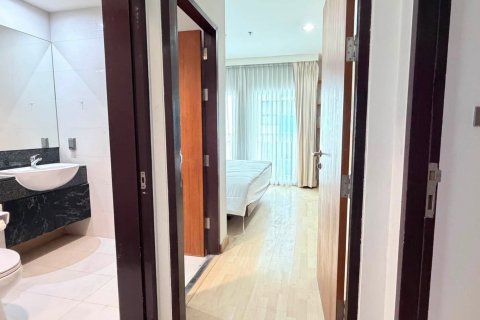 Condo in Bangkok, Thailand, 2 bedrooms  № 200272 - photo 8