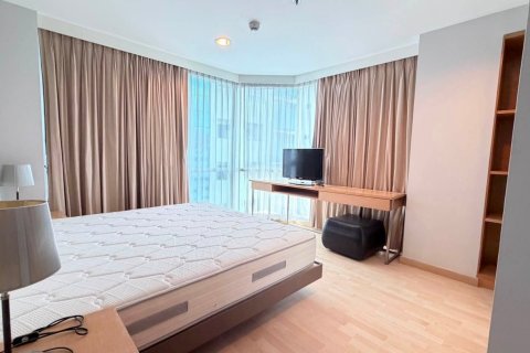 Condo in Bangkok, Thailand, 2 bedrooms  № 200272 - photo 6