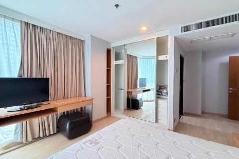 Condo in Bangkok, Thailand, 2 bedrooms  № 200272 - photo 5