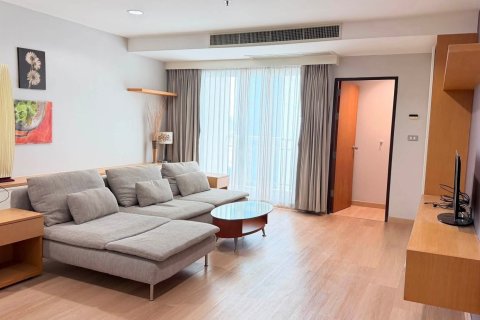 Condo in Bangkok, Thailand, 2 bedrooms  № 200272 - photo 3