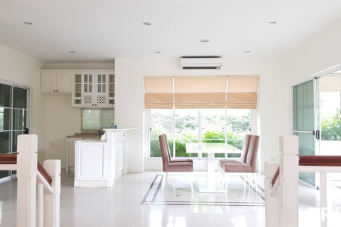 House in Bangkok, Thailand 3 bedrooms № 189241