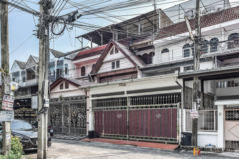 Haus in Bangkok, Thailand 4 Schlafzimmer № 189238 - Foto 3
