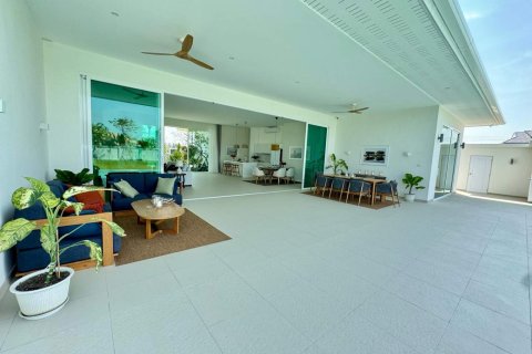 Chalet de 4 dormitorios en Hua Hin, Tailandia № 166073 - foto 9