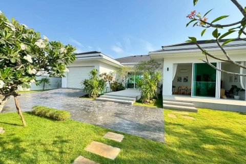 Chalet de 4 dormitorios en Hua Hin, Tailandia № 166073 - foto 2
