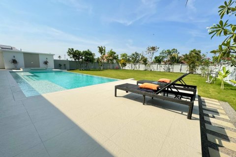 Chalet de 4 dormitorios en Hua Hin, Tailandia № 166073 - foto 4