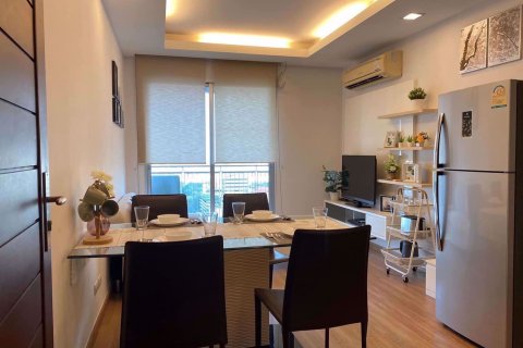 Condominio de 2 dormitorios en Huai Khwang, Bangkok, Tailandia № 47472 - foto 2