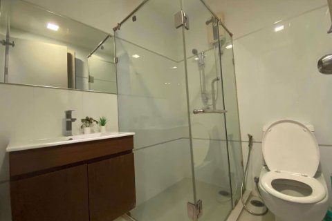 Condominio de 2 dormitorios en Huai Khwang, Bangkok, Tailandia № 47472 - foto 18