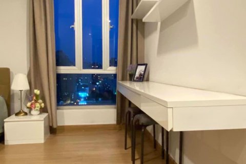 Condominio de 2 dormitorios en Huai Khwang, Bangkok, Tailandia № 47472 - foto 15