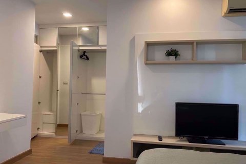 Condominio de 2 dormitorios en Huai Khwang, Bangkok, Tailandia № 47472 - foto 12