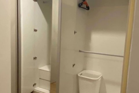 Condominio de 2 dormitorios en Huai Khwang, Bangkok, Tailandia № 47472 - foto 13