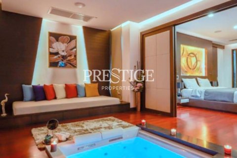 House in Bangkok, Thailand 4 bedrooms № 197488 - photo 9