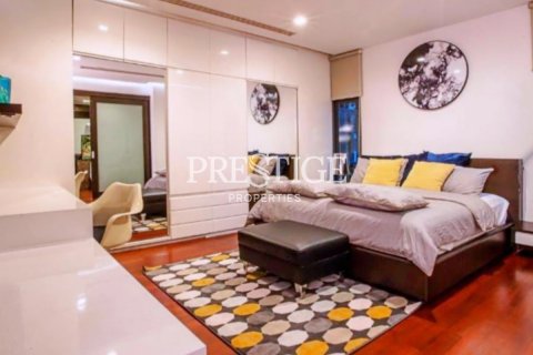 House in Bangkok, Thailand 4 bedrooms № 197488 - photo 8