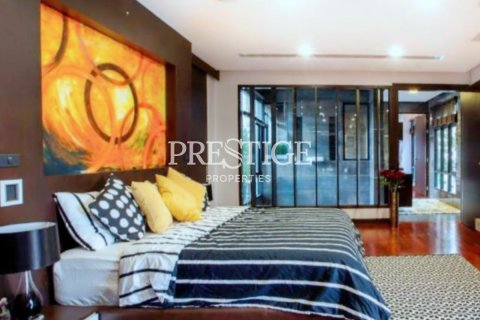 House in Bangkok, Thailand 4 bedrooms № 197488 - photo 4