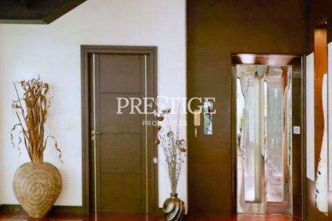 House in Bangkok, Thailand 4 bedrooms № 197488 - photo 12