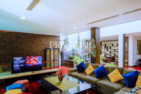 House in Bangkok, Thailand 4 bedrooms № 197488 - photo 3