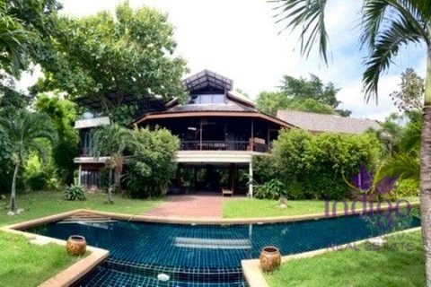 House in Mae Rim, Thailand 4 bedrooms № 200315