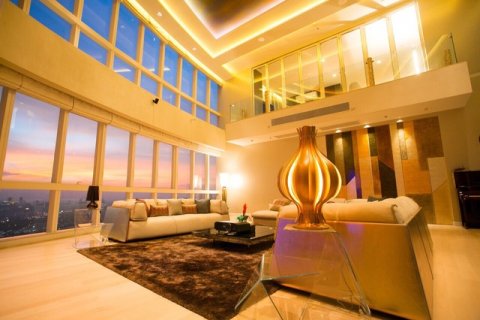 Condominio de 4 dormitorios en Bangkok, Tailandia № 143921 - foto 3