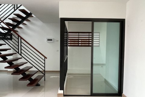 Casa de 3 dormitorios en Rayong, Tailandia № 156916 - foto 3