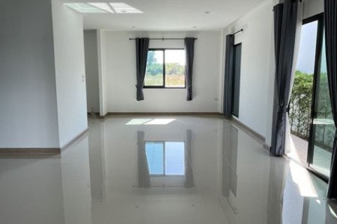 Casa de 3 dormitorios en Rayong, Tailandia № 156916 - foto 5