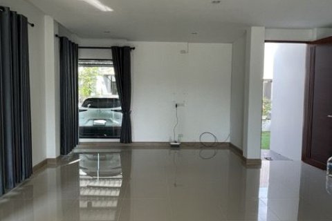 Casa de 3 dormitorios en Rayong, Tailandia № 156916 - foto 4