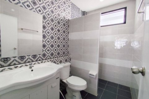Casa de 2 dormitorios en Bang Sare, Tailandia № 116813 - foto 18