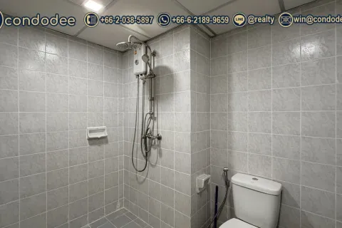 Condo in Watthana, Bangkok, Thailand, 2 bedrooms  № 201433 - photo 9