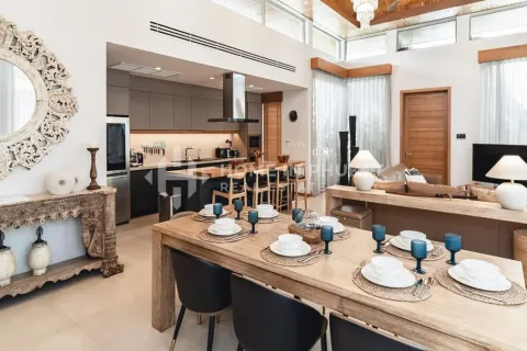 Casa de 4 dormitorios en Bang Tao, Tailandia № 150895 - foto 5