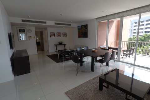 Condominio de 3 dormitorios en Bangkok, Tailandia № 144099 - foto 3