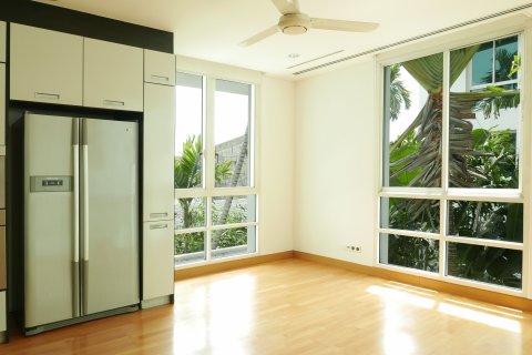 Casa de 4 dormitorios en Sathon, Bangkok, Tailandia № 144100 - foto 11