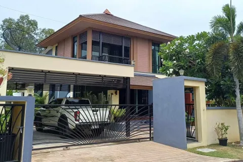 House in Pattaya, Thailand 3 bedrooms № 155637