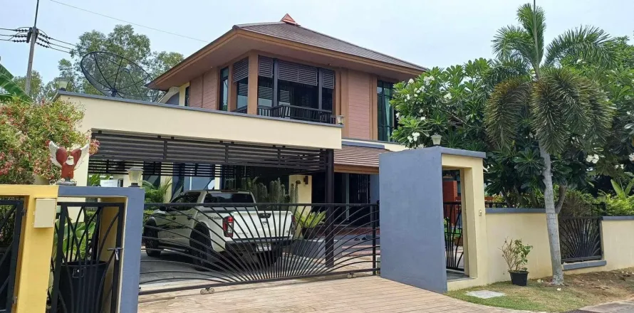 Casa de 3 dormitorios en Pattaya, Tailandia № 155637