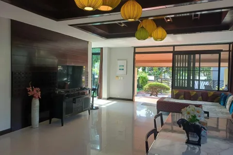 Casa de 3 dormitorios en Pattaya, Tailandia № 155637 - foto 7