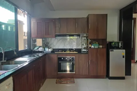 Casa de 3 dormitorios en Pattaya, Tailandia № 155637 - foto 8
