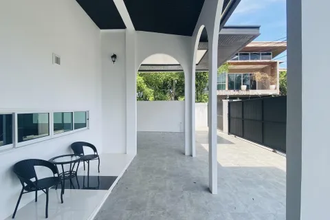 Casa de 4 dormitorios en Pattaya, Tailandia № 155632 - foto 7