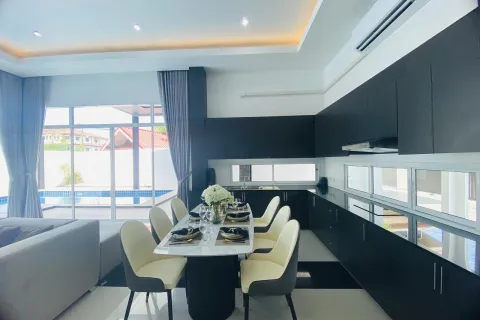Casa de 4 dormitorios en Pattaya, Tailandia № 155632 - foto 14