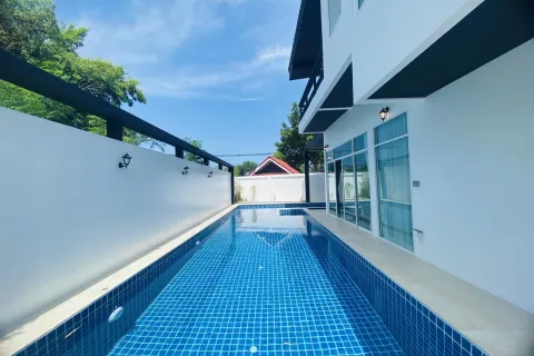 Casa de 4 dormitorios en Pattaya, Tailandia № 155632 - foto 3